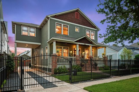 1008 E 7th Street
